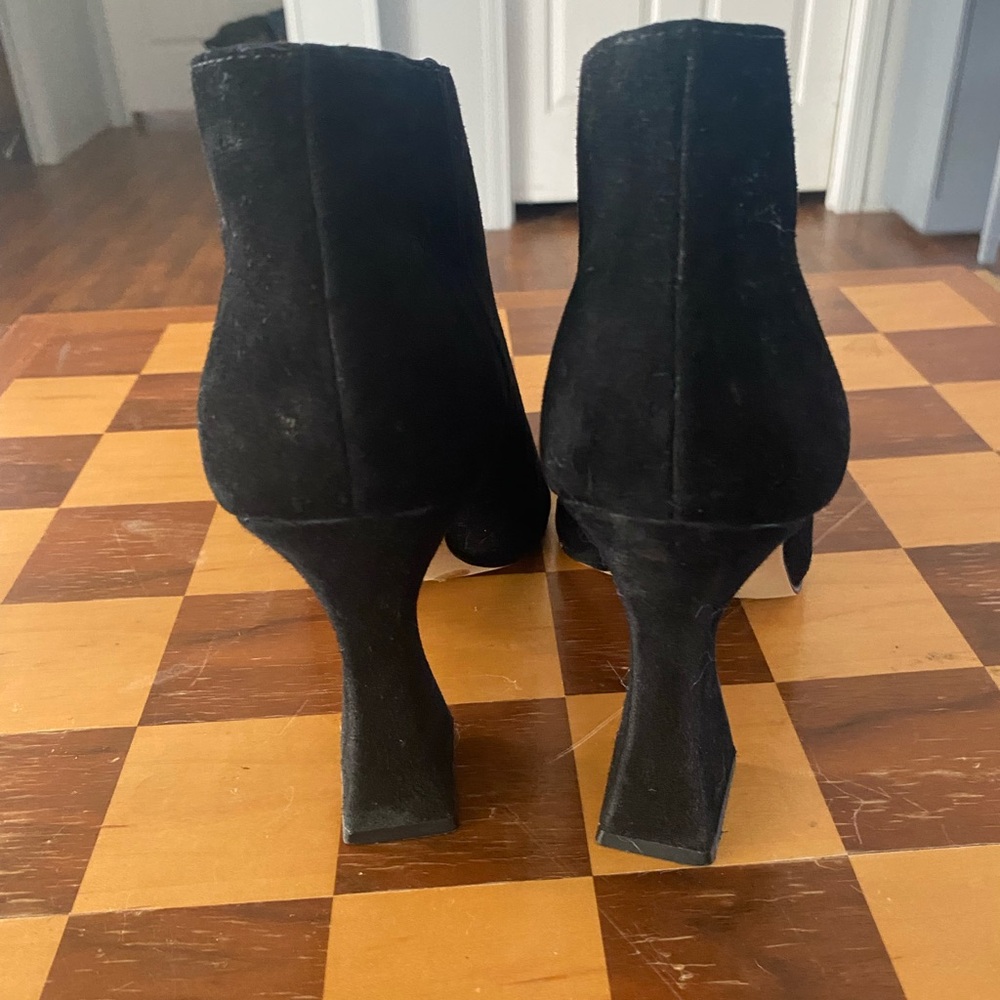 Vince Camuto Black Suede Heels - Picture 5 of 9